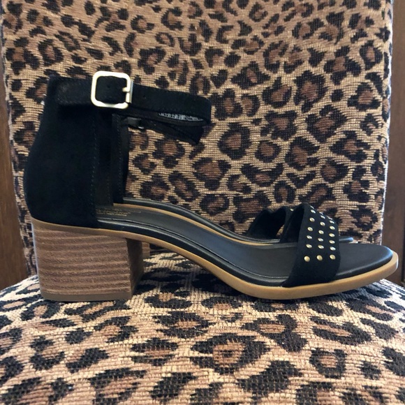 Koolaburra by UGG - Ankle Strap Sandal - Picture 4 of 8